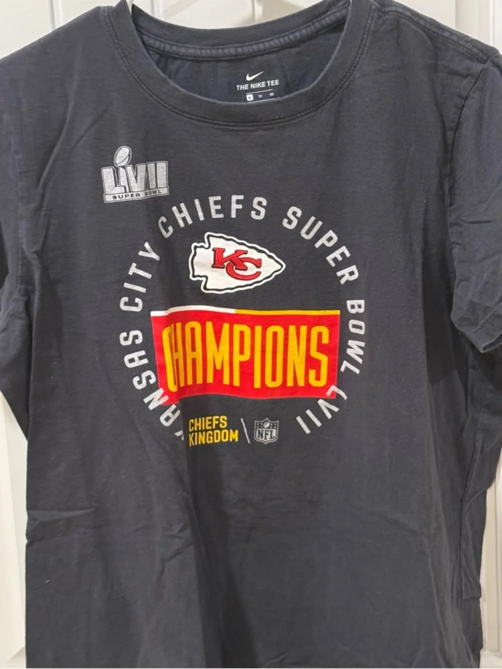 Nike Womens XL Kansas City Chiefs Super Bowl LVII Champions T-Shirt Gray